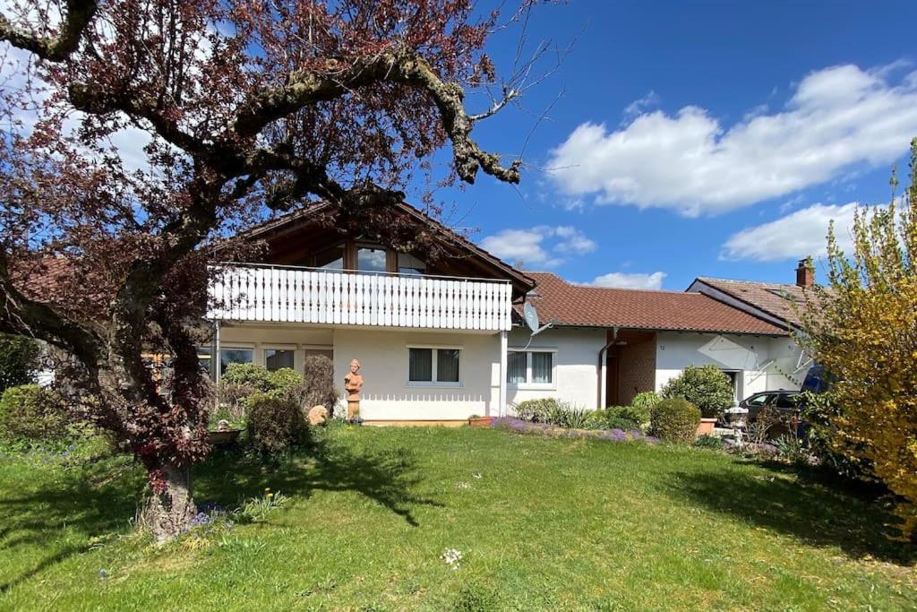 Gemuetliche Wohnung Bei Bad Waldsee Mit Balkon Екстериор снимка